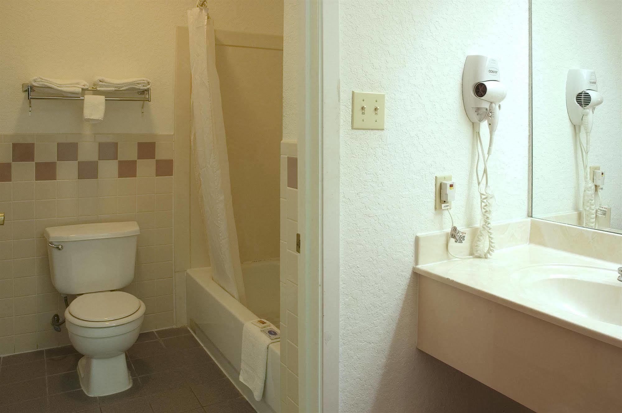 Budget Host Hempstead Inn Brookhollow/Energy Corridor Хюстън Екстериор снимка