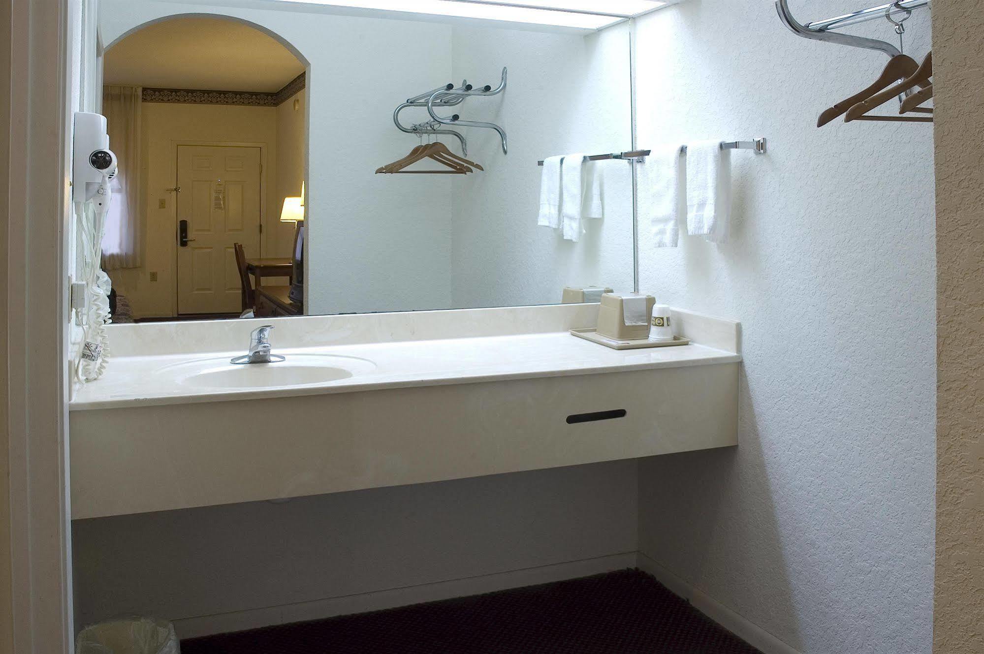 Budget Host Hempstead Inn Brookhollow/Energy Corridor Хюстън Екстериор снимка