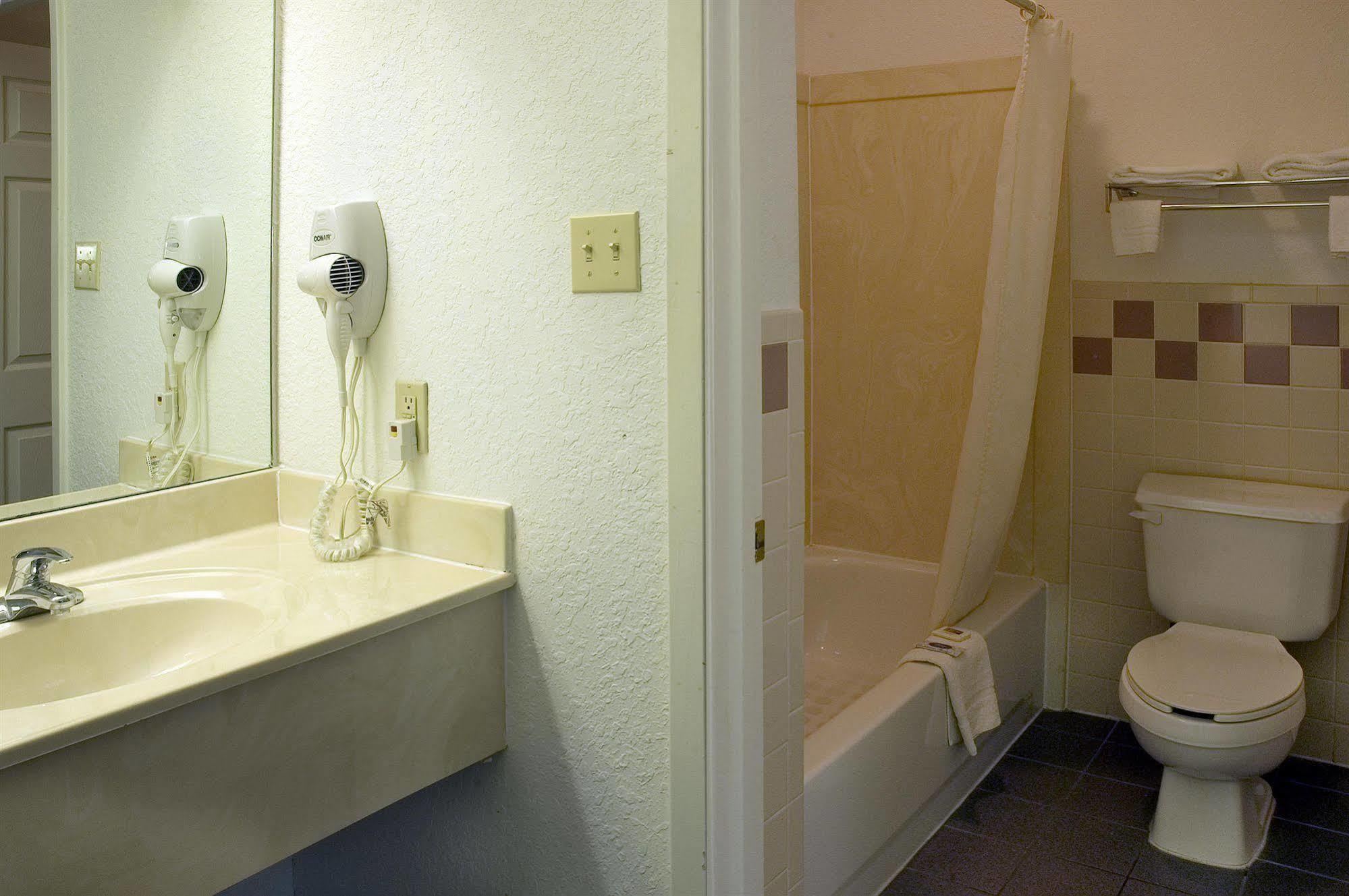Budget Host Hempstead Inn Brookhollow/Energy Corridor Хюстън Екстериор снимка